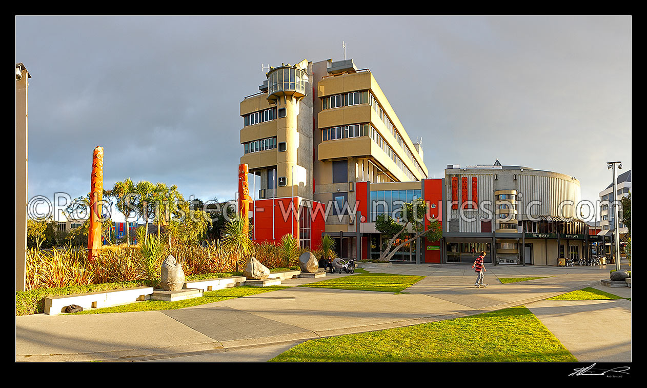 Image of Palmerston North City Council building in The Square, with large Maori carvings in the gardens. Panorama, Palmerston North, Palmerston North City District, Manawatu-Wanganui Region, New Zealand (NZ) stock photo image